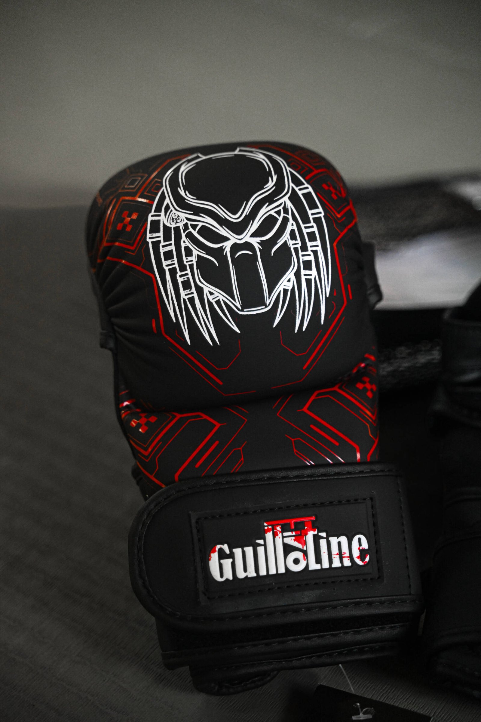 predator mma rukavice